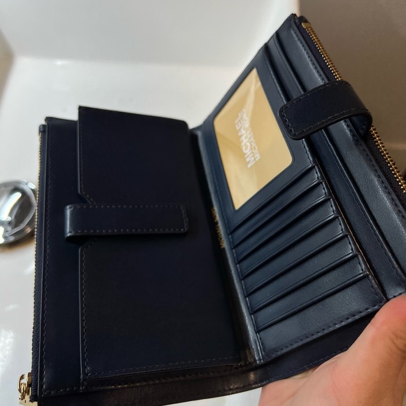 MK purse in perfect condition - Picture 3 of 4